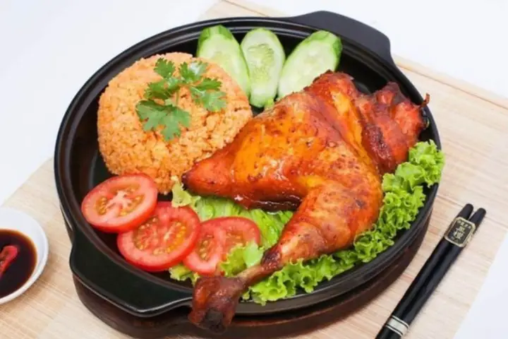 Cách Nấu Cơm Gà Rôti Thơm Ngon, Đậm Vị Chuẩn Nhà Hàng