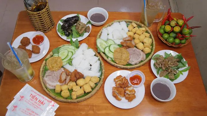 Không gian quán Bún Đậu Mắm Tôm Tiến Hải
