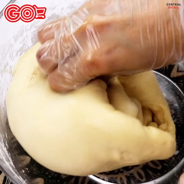 Kỹ thuật nhào bột chuẩn để làm bánh mì tam giác giòn rụm