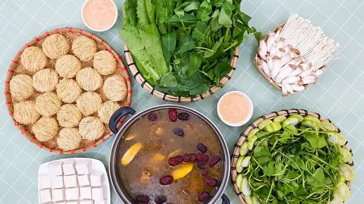 Lẩu Đuôi Bò Thuốc Bắc Ăn Với Rau Gì? Bí Quyết Kết Hợp Để Cân Bằng Dinh Dưỡng