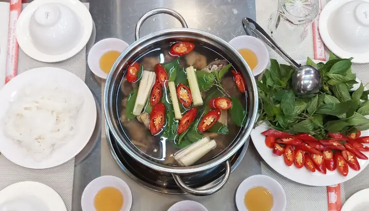 Lẩu Gà Lá Quế: Tinh Hoa Ẩm Thực Và Bí Quyết Thưởng Thức Trọn Vẹn