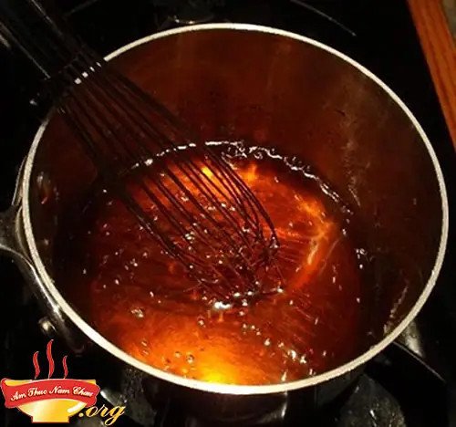 Mâm cỗ Tết miền Nam với món thịt kho tàu đặc trưng