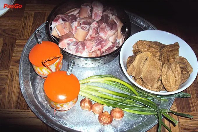 Măng lưỡi lợn khô được sơ chế sẵn sàng để nấu