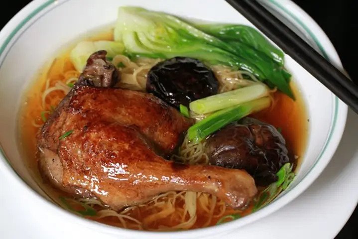 Mì gà tiềm thơm ngon bổ dưỡng