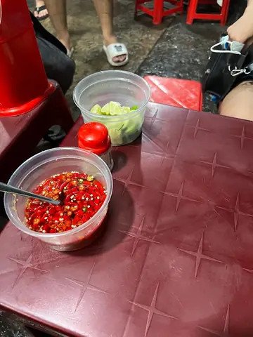 Minh họa tô bánh canh cua với gạch cua và topping
