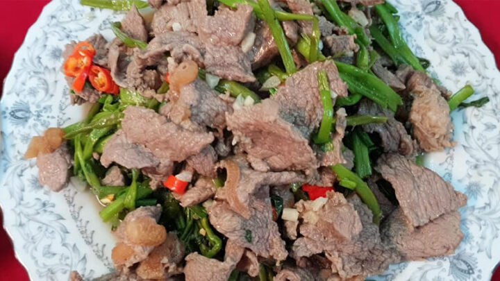 Món thịt trâu xào rau muống thơm ngon mềm mại