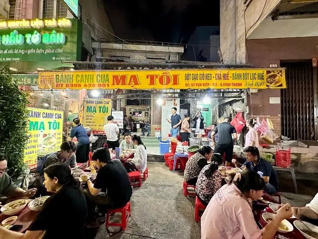 Một góc quán Bánh Canh Cua Mạ Tôi với không gian ấm cúng