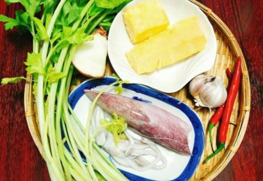 Nguyên liệu chế biến mực xào dứa chua ngọt
