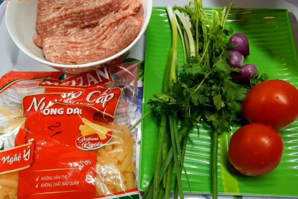 Nguyên liệu làm nui xốt thịt bằm cà chua