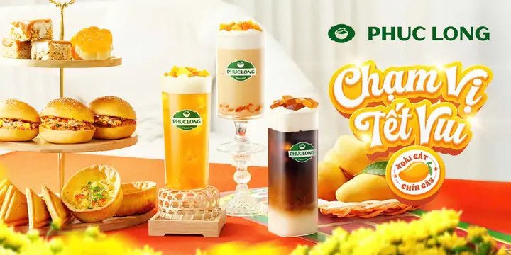 Nhân viên Phúc Long đang pha chế đồ uống