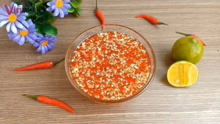 Nước mắm chua ngọt truyền thống, linh hồn của các món bánh tráng