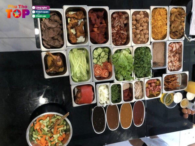 Ổ bánh mì Bà Toa vàng giòn đầy ắp nhân