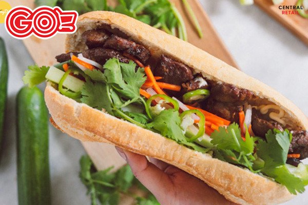 Ổ bánh mì thịt nướng đã hoàn thành, trông thật hấp dẫn