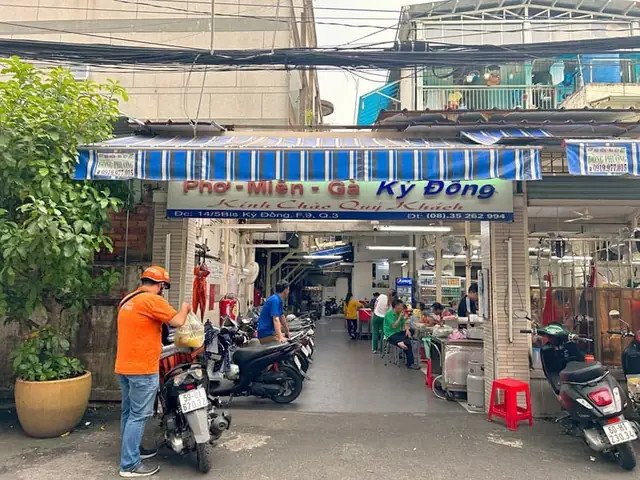 Phở Miến Gà Kỳ Đồng - Quán ăn được Michelin vinh danh