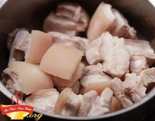 Quá trình thắng nước hàng chuyển màu cánh gián đẹp mắt