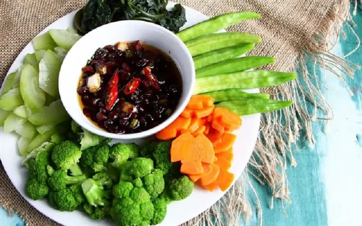 Hướng Dẫn Chi Tiết Cách Làm Rau Củ Luộc Kho Quẹt Ngon Đúng Điệu