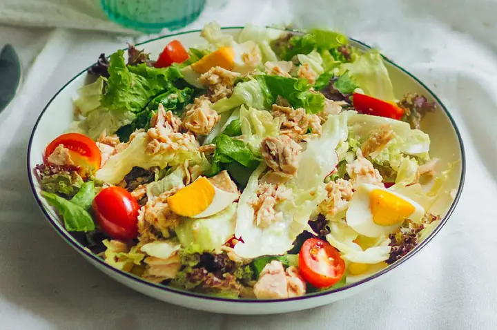 Salad Cá Ngừ Giảm Cân: Công Thức Ngon & Bí Quyết Giảm Calo Hiệu Quả