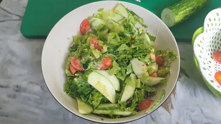 Salad Xà Lách Dưa Chuột: 2 Công Thức Thanh Mát, Bổ Dưỡng Cho Mọi Nhà