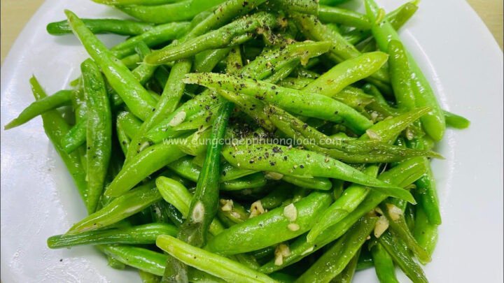 Sơ chế đậu que và tỏi
