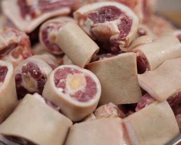 Sơ chế đuôi bò sạch sẽ loại bỏ mùi hôi