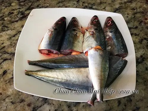 Sơ chế nguyên liệu cho món cá kho