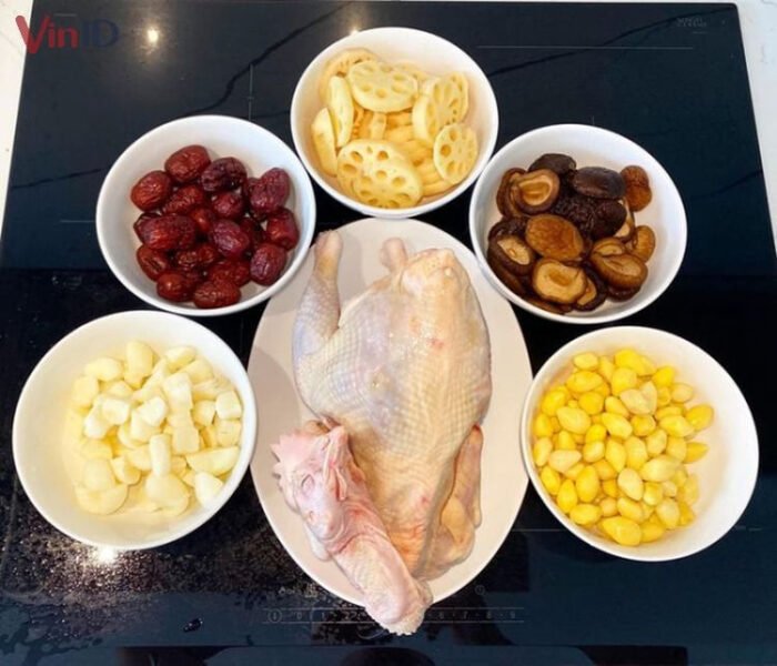 Sơ chế nguyên liệu cho món gà tiềm