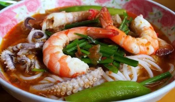 Sơ Chế Nguyên Liệu Chuẩn Bị Cho Món Bún Mắm