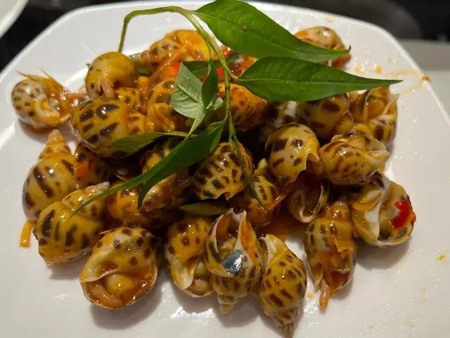 Sơ chế ốc hương sạch sẽ giúp món ăn ngon hơn