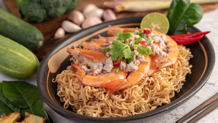 Sợi mì Omachi với gói xốt spaghetti hấp dẫn
