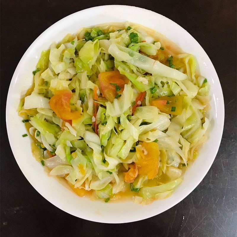 Thành phẩm bắp cải xào cà chua thơm ngon