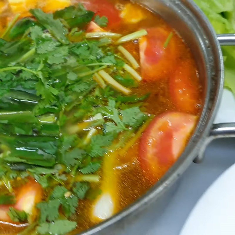 Thành phẩm lẩu mực tươi nóng hổi, thơm ngon chuẩn vị