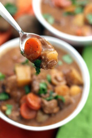 Thịt bò hầm thành phẩm nóng hổi, thơm ngon