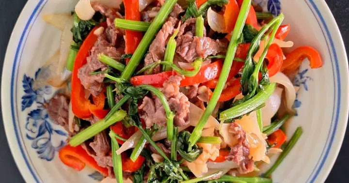 Cách Làm Thịt Bò Xào Ớt Chuông Cần Tây Chuẩn Vị