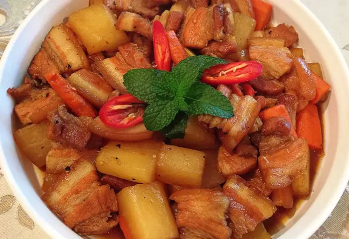 Hướng Dẫn Nấu Thịt Heo Hầm Củ Cải Đỏ Chuẩn Vị