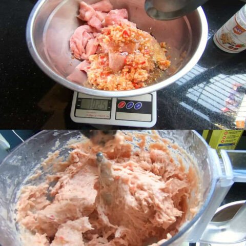 Thịt lợn và mỡ được sơ chế, chuẩn bị xay nhuyễn để làm chả lụa cho bánh mì thịt chả lụa