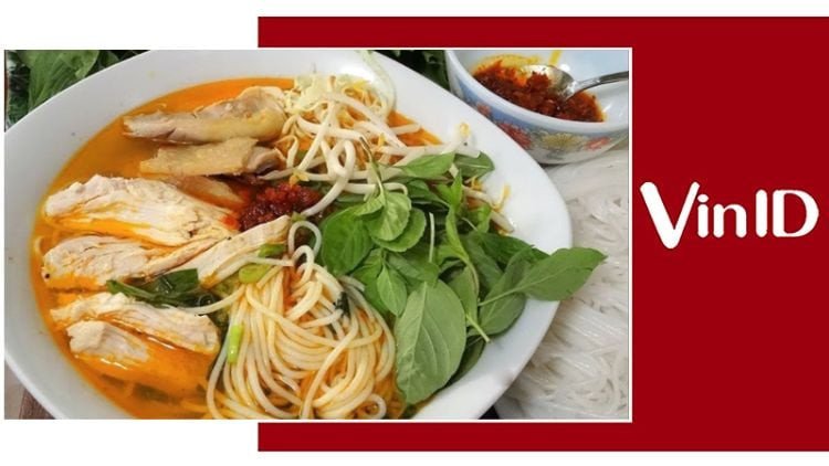 Tô bún gà sa tế chua cay với màu sắc hấp dẫn