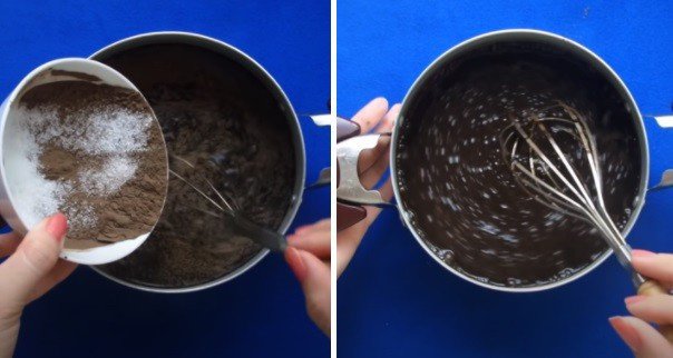 Trộn bột sương sáo đen với đường và nước chuẩn bị nấu