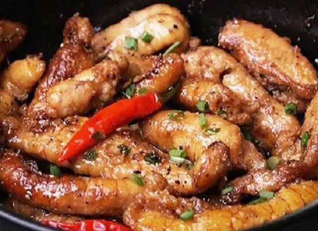 Trứng cá ngừ kho tiêu