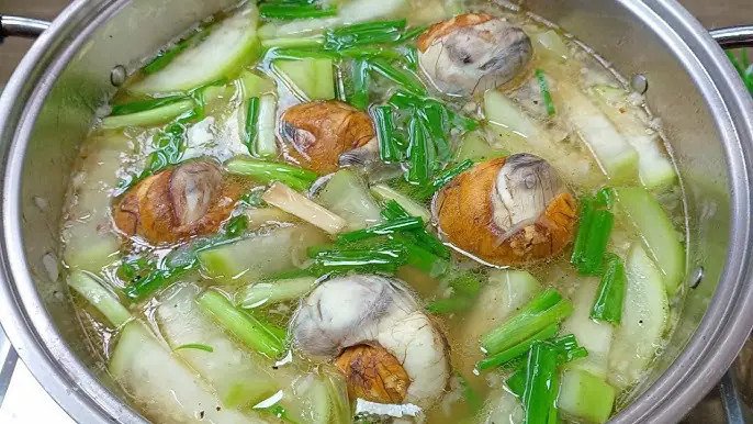 Trứng vịt lộn tươi ngon, chọn lựa kỹ càng