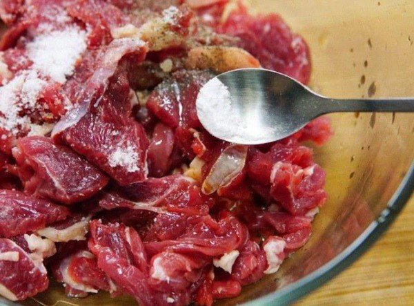 Ướp thịt bò chuẩn vị cho món mì xào bò