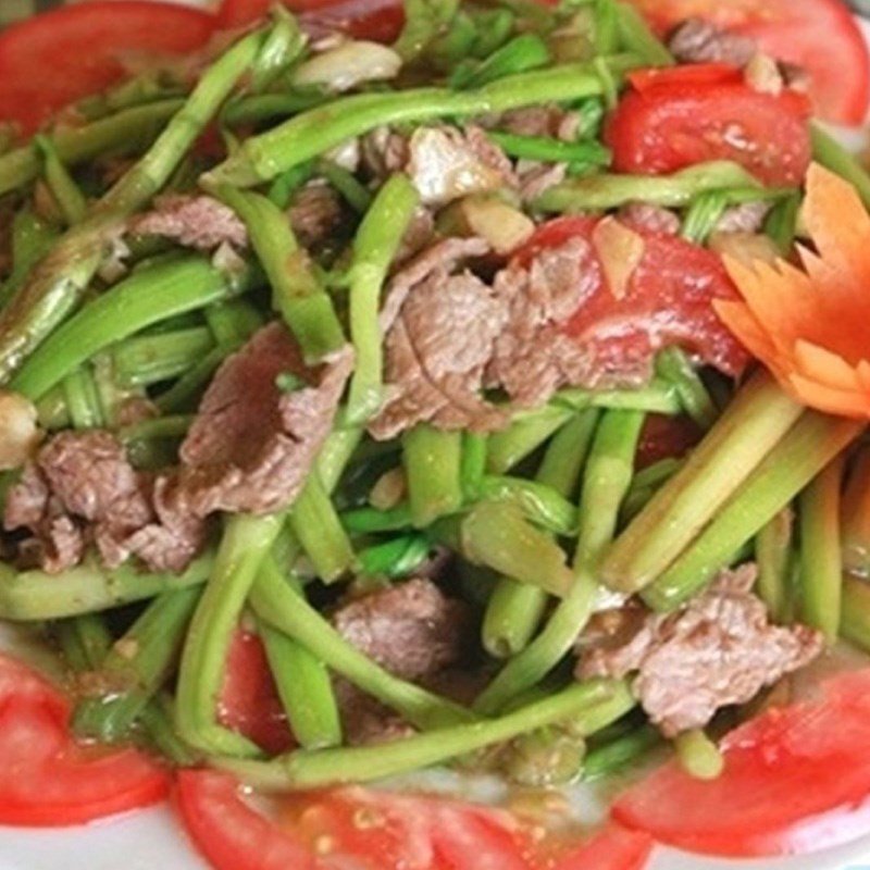 Xào thịt trâu cùng rau cần tươi xanh, giữ độ giòn