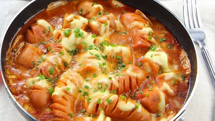 Cách Làm Xúc Xích Sốt Phô Mai Cay Béo Ngậy Tại Nhà