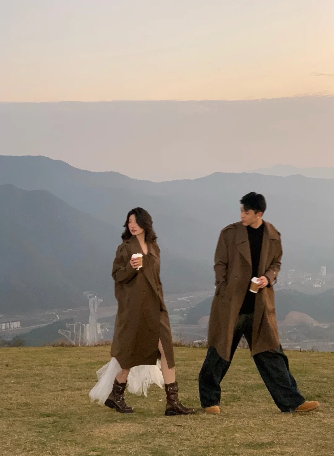 Top 90+ ảnh dí nhau độc đáo phù hợp đăng Facebook TikTok Zalo ảnh dí nhau 20