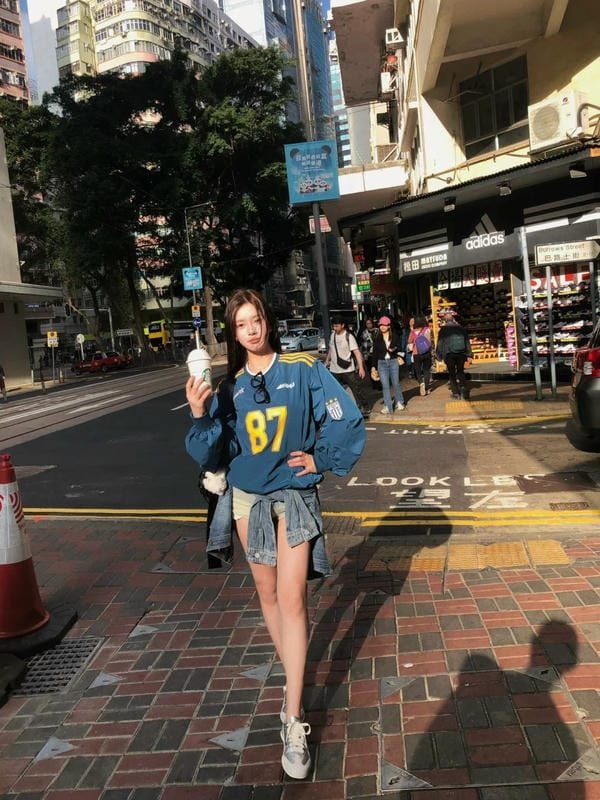 ảnh girl phố chụp trước gương
