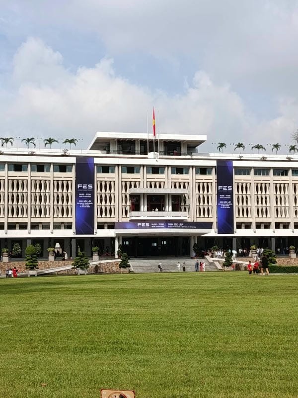 hình ảnh dinh độc lập 24