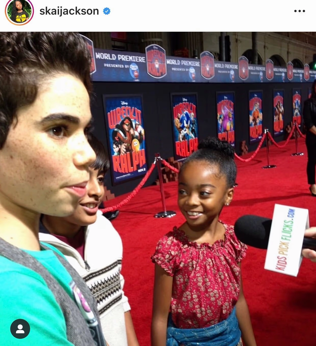 Cameron Boyce là ai? Cuộc đời, sự nghiệp và di sản của ngôi sao Disney Cameron Boyce cùng Skai Jackson, bạn diễn thân thiết trong series 'Jessie'
