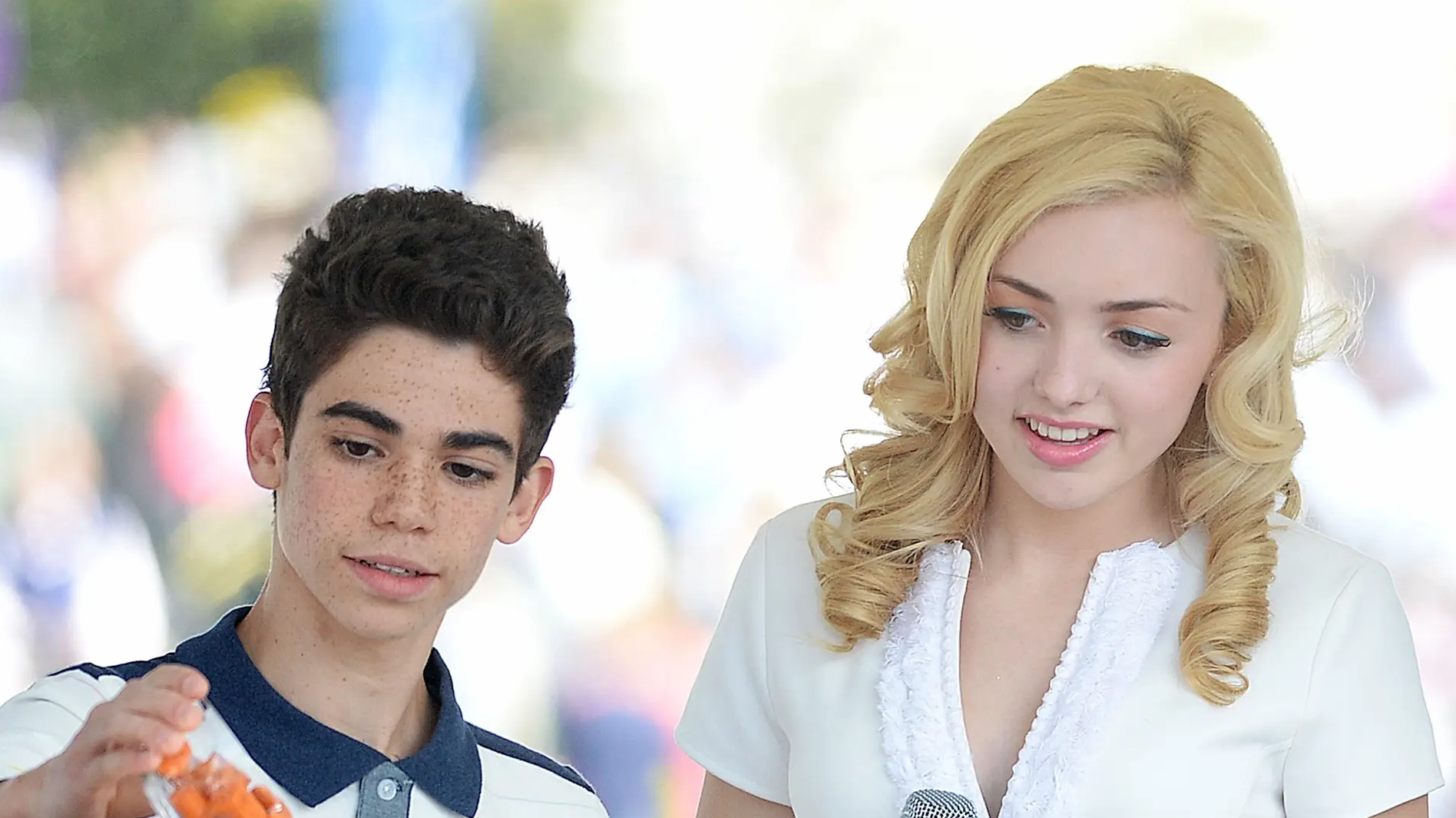 Cameron Boyce là ai? Cuộc đời, sự nghiệp và di sản của ngôi sao Disney Cameron Boyce và Peyton List, bạn diễn trong series 'Jessie' của Disney Channel