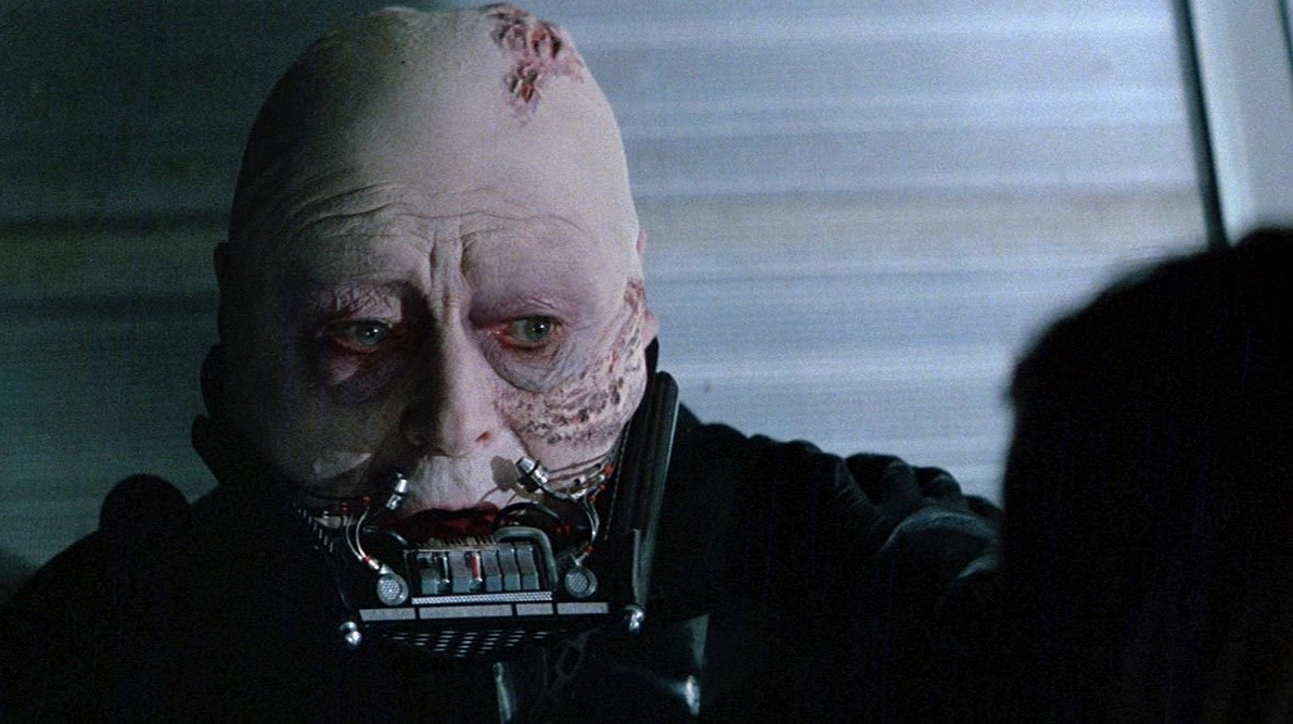 Darth Vader nói chuyện với Luke Skywalker không đội mũ