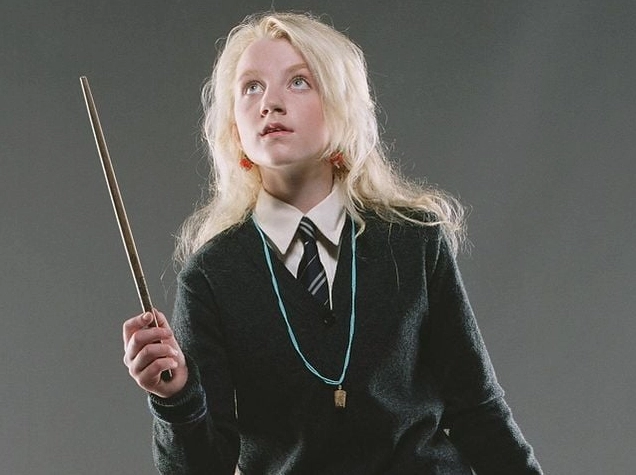 Luna Lovegood là ai: Tiết Lộ Cái Nhìn Bất Ngờ Từ Lời Hermione? Không nhận ra sao nhí Harry Potter đình đám một thời, nhan sắc khác lạ khiến ai cũng ngỡ ngàng - Ảnh 1.