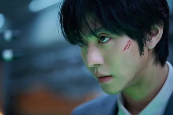 Kim Dokja (portrayed by Ahn Hyo-seop)